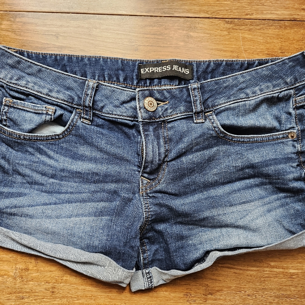 Express Shorts